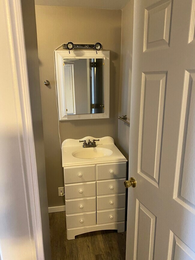 Building Photo - 3599 Orchard Lake Rd