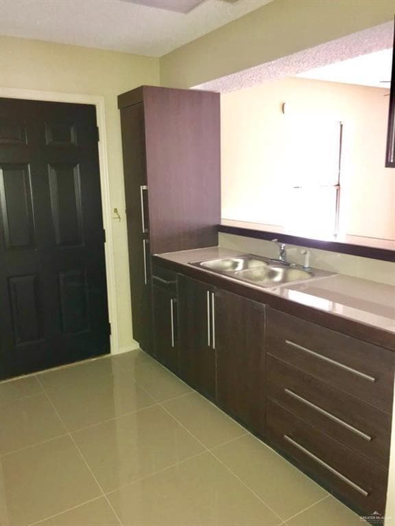 Building Photo - 3921 Zinnia Ave