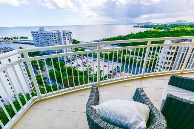 Building Photo - 2475 Brickell Ave