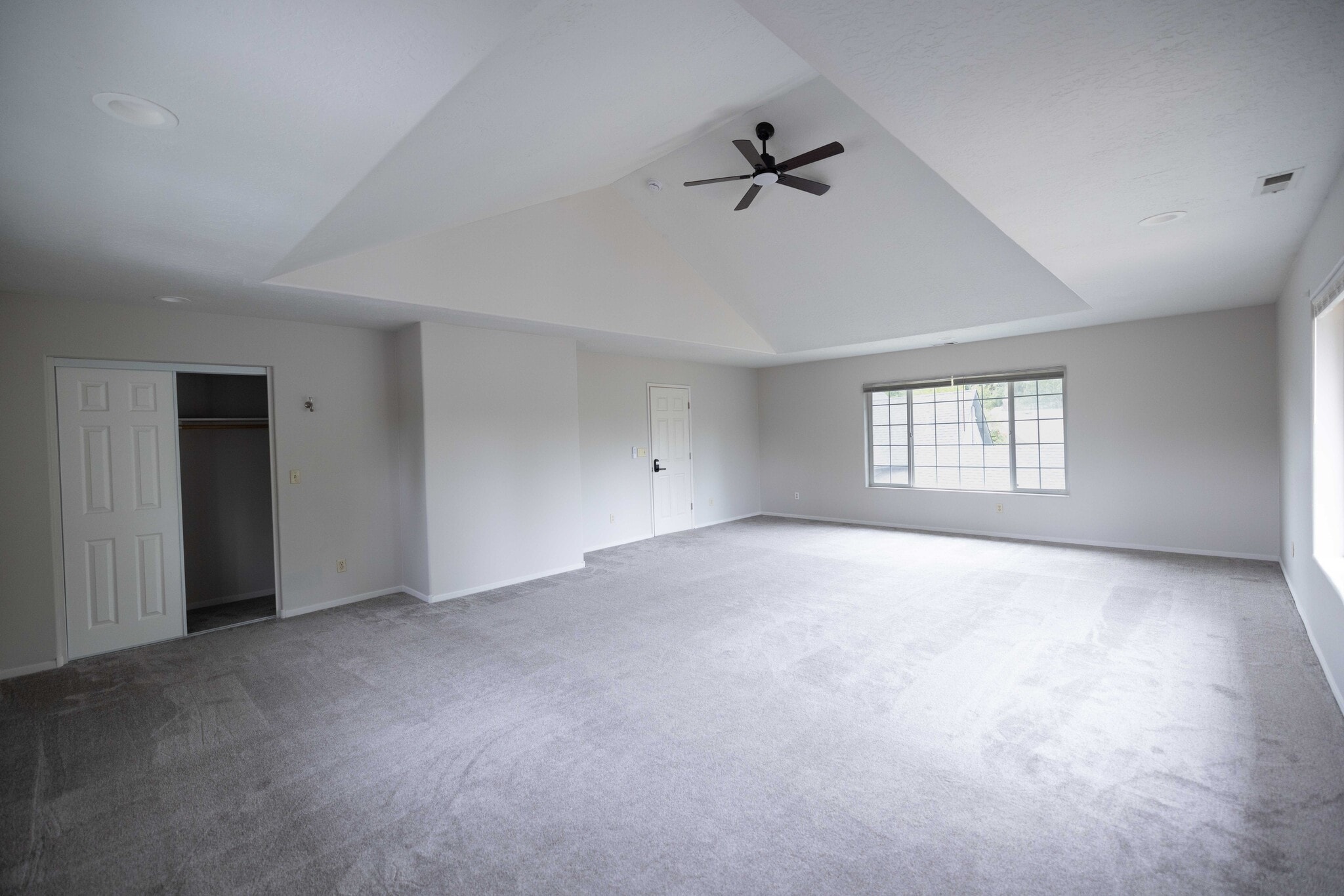 Building Photo - 401 S Main St