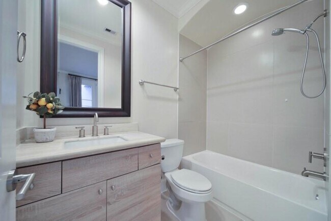 Building Photo - 3913 Gramercy St
