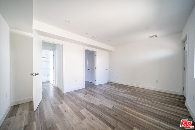 Building Photo - 5746 Elmer Ave