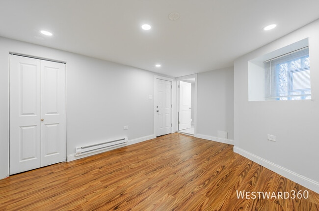 Building Photo - 666 E 50th Pl