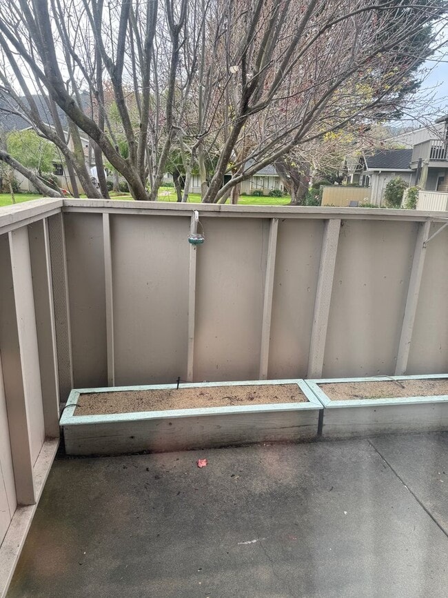 Building Photo - Rio Road Condo