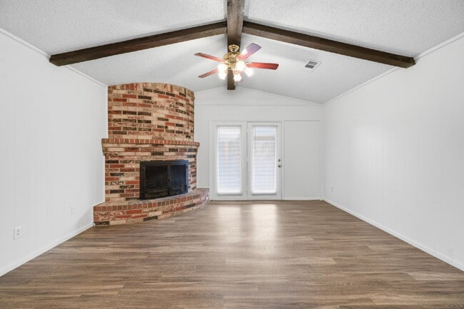 Building Photo - Space, Style, and 2 Bedrooms: South Lubbock Steal!