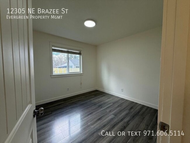 Building Photo - 12305 NE Brazee St