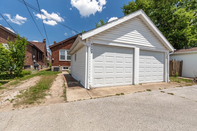 Building Photo - 5738 Chippewa St