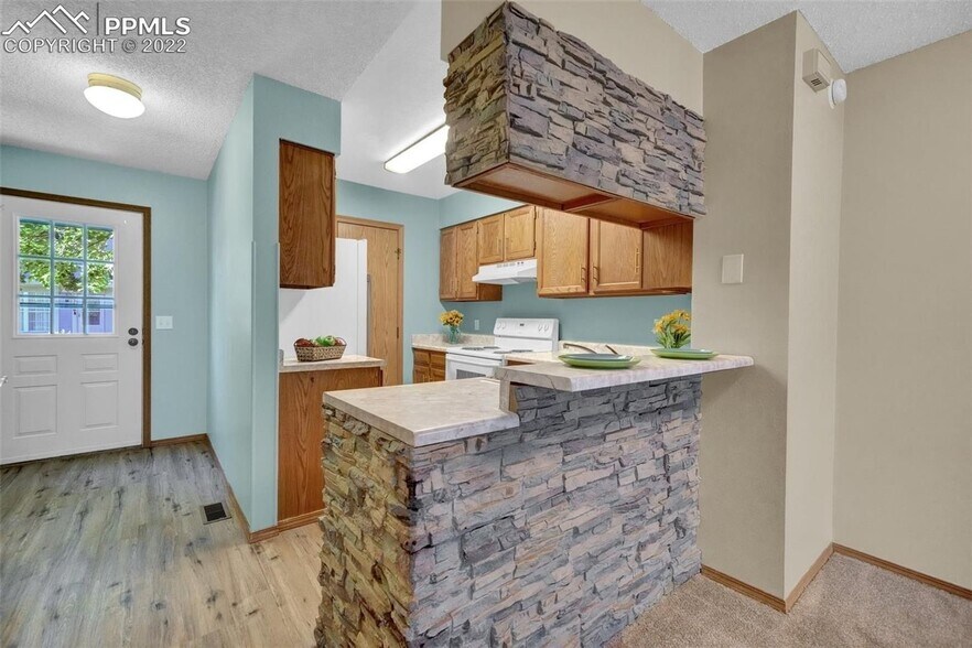 Building Photo - 3467 Queen Anne Way