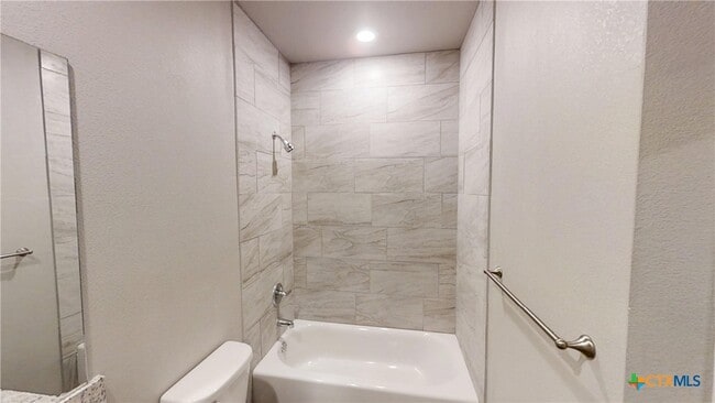 Building Photo - 2107 Wildewood Dr