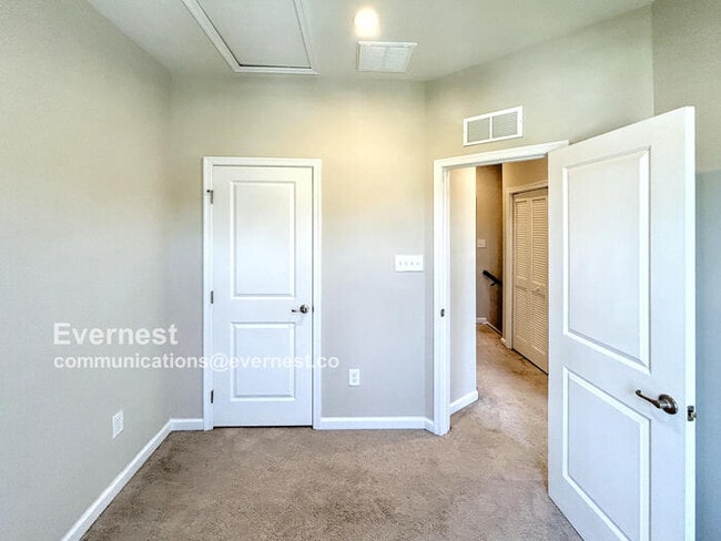 Building Photo - 3934 Grove Point Dr