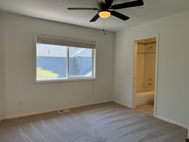 Building Photo - 27171 SE 25th Pl