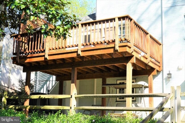 Building Photo - 215 Crestmoor Cir
