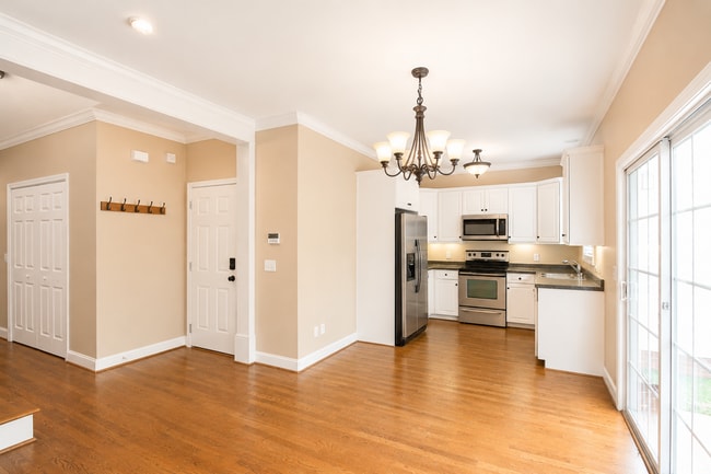 Building Photo - 2-Bedroom Townhome with Private Patio in the Heart of Cookeville