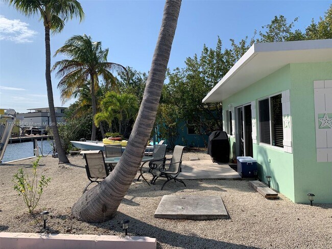 Building Photo - 136 Gardenia St