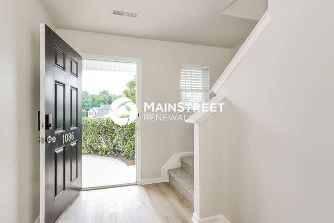 Building Photo - 3 Bedroom Pet-Friendly Home in BURLINGTON,...