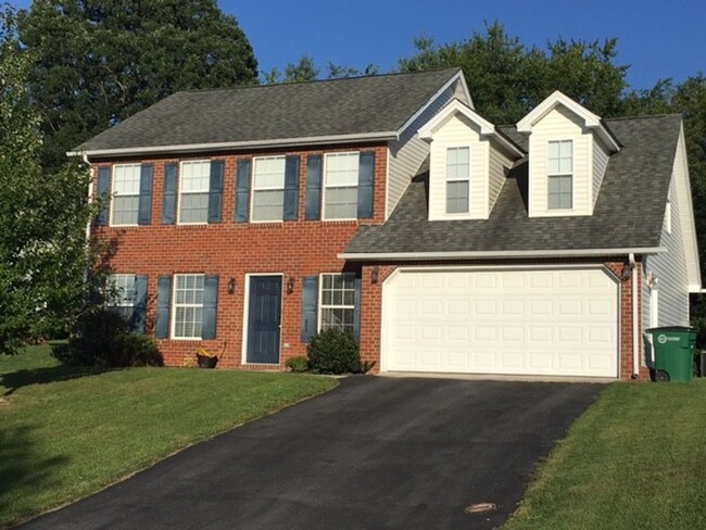 Building Photo - * Re-rental lease through 6/30/2027 * 4 Be...