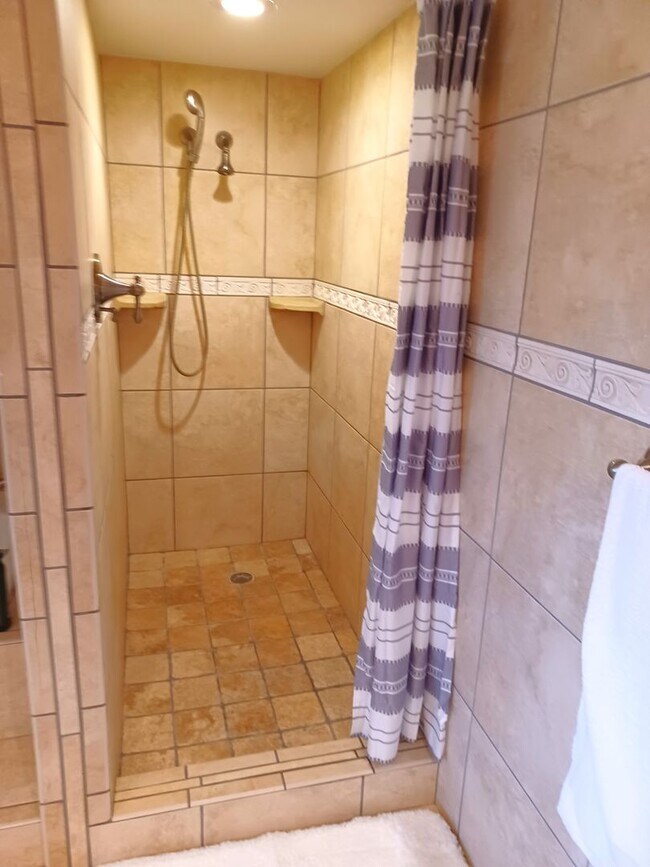 Building Photo - 5260 S Landings Dr