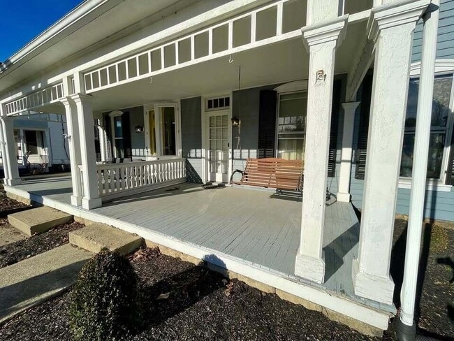 Building Photo - 160 1/2 W Mound St