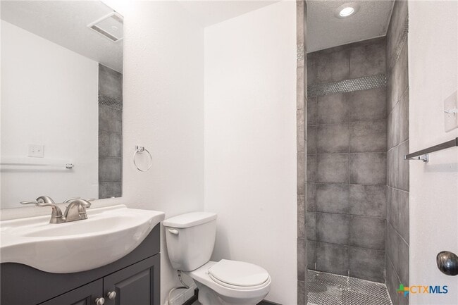 Building Photo - 803 Happy Haven Rd