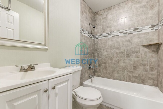 Building Photo - 6330 Cinnamon Oaks Dr