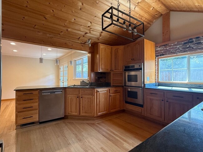 Building Photo - 3 Bed/2Bath Ready to Move In