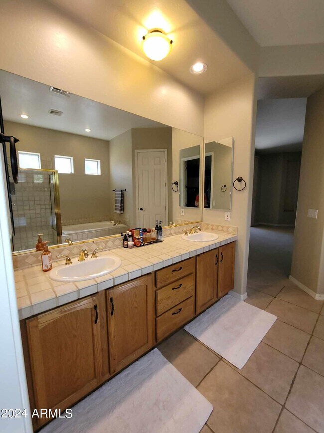 Building Photo - 2461 W Marlin Dr