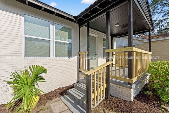 Building Photo - 3 bed/1 bath home in Grand Park