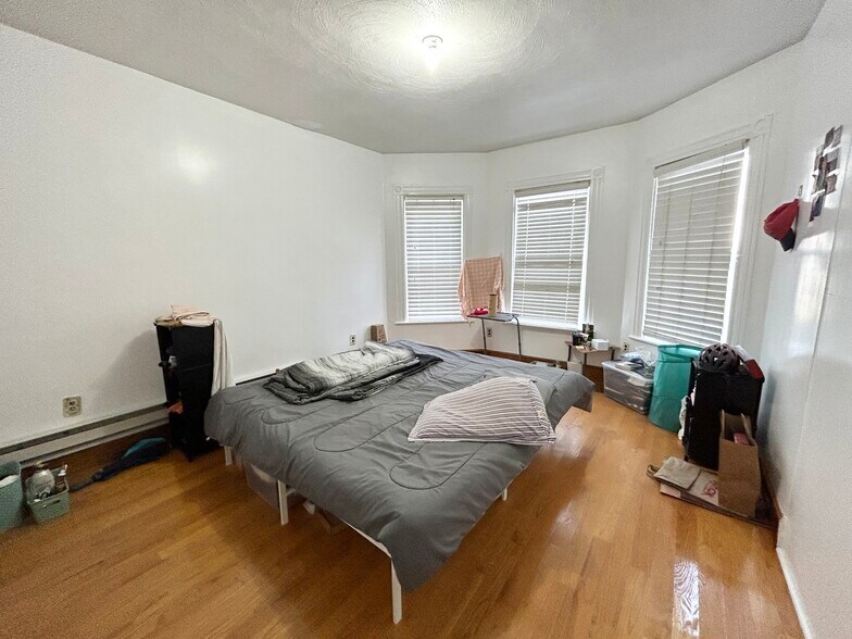 Building Photo - 78 Hillside St