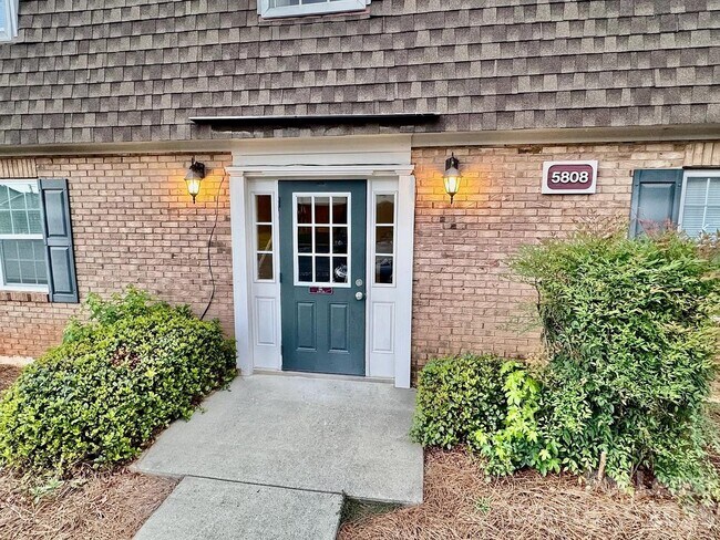 Building Photo - 5808 Hunting Ridge Ln