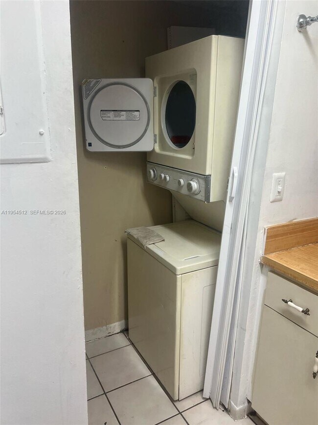 Building Photo - 556 NW 114th Ave