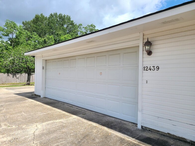 Enclosed 2-car garage with doorbell - 12439 Coursey Blvd