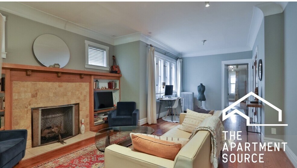 Building Photo - 2549 W Wilson Ave