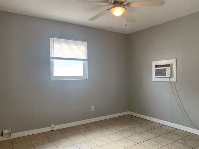 Building Photo - Modest 3BR/2BA home in Northeast Gulfport