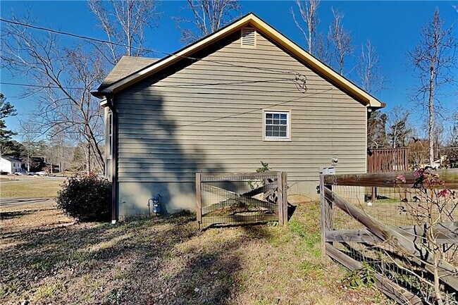 Building Photo - 1606 Shadowbrook Dr