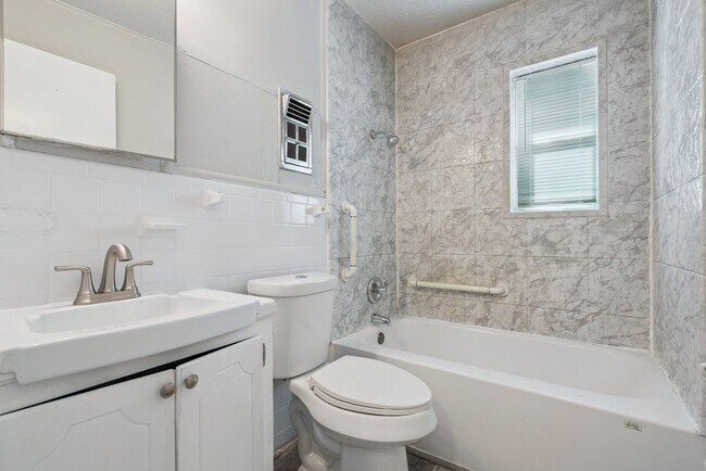 Building Photo - 3 bed, 1 bath home in OKC,OK