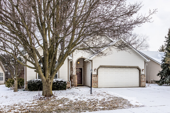 Building Photo - 5886 Hollow Oak Trail