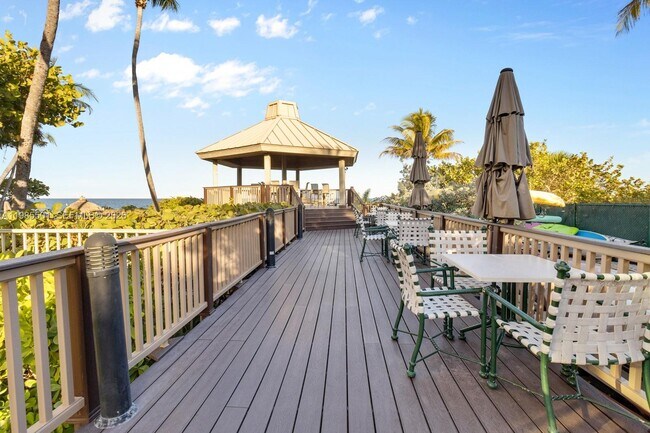 Building Photo - 1111 Crandon Blvd