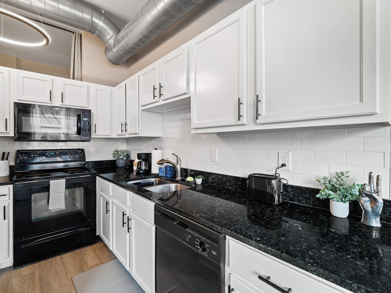 Building Photo - 1211 W 9th St