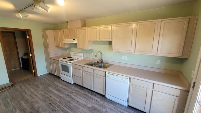 Building Photo - 4555 Sentinel Rock Terrace