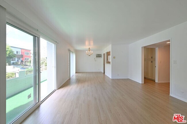 Building Photo - 1128 Rexford Dr