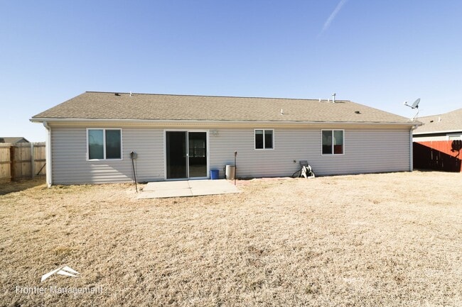 Building Photo - 3 Bedroom Ranch-Style Home in Quiet Neighb...