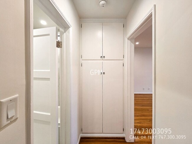 Building Photo - 2004 N Vermont Ave