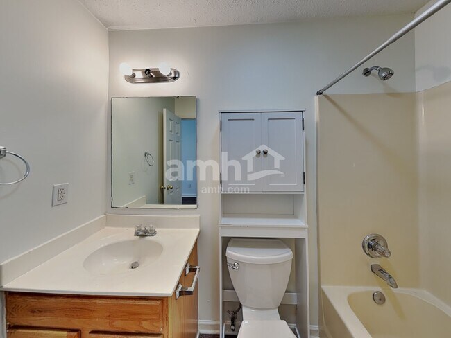 Building Photo - 2154 Meadow Glen Blvd