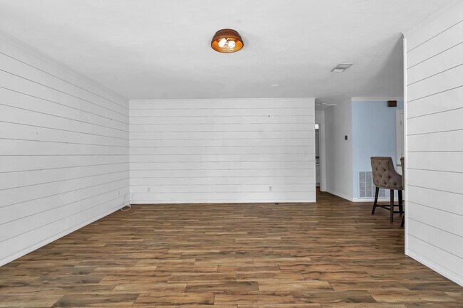 Building Photo - 401 E St