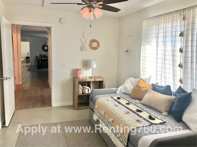 Building Photo - Beautiful Updated & Modern Home in Yucca V...