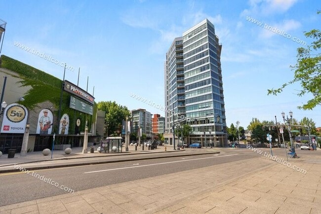 Building Photo - The Civic | 11th Floor 2BD/2BA with Stunning Portland Views, Free Parking and Free Utilities!