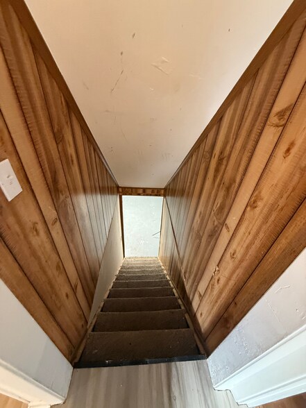 STAIRS TO BASEMENT - 581 Bessinger Dr