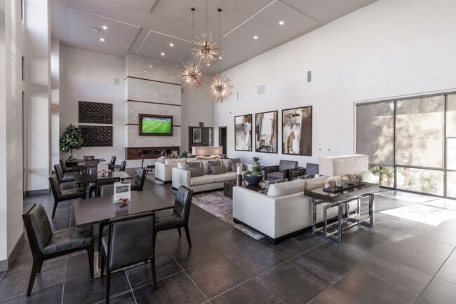Building Photo - Luxury Summerlin townhome in resort style gated community