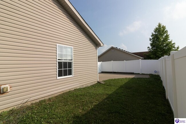 Building Photo - 212 Applewood Ln