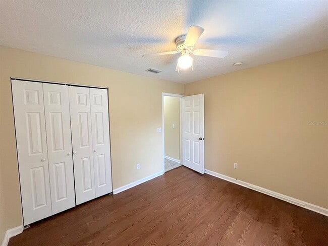 Building Photo - 122 Parkview Dr